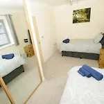 Spacious Double Bedroom Duplex Apartment Near North Station & Town Centre