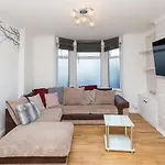 The White & Warm, Free Parking & Wifi, 8 Beds