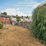 The Comfy Resort, Free Private Parking & Wifi, 9 Beds