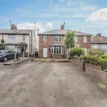 The Comfy Resort, Free Private Parking & Wifi, 9 Beds