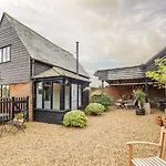 Stylish Rural Cottage With Views Over Fields And The River Stour - The Granary