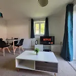 Kensington House- The Perfect Home For Contractor Stays