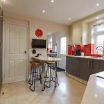 256 London Road