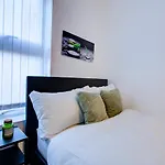 Modern 6 Bed 3 Bath House