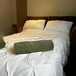 Entire Apartment Super King Bed Close To Town Centre
