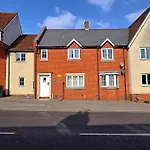 Hythe Hill Home