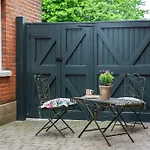 Stylish And Homely 1 Bed Edwardian Coach House