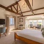 Wivenhoe House Hotel
