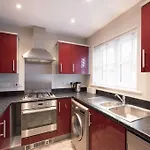 Space Apartments - Parking - Fast Wifi - 2 Double Bedrooms - Smart Tv