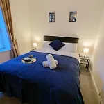 2-Bed, Sleeps 5, 2 Bath, Parking, Wifi