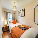 Stylish Victorian House, Close To City Centre