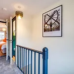 Stylish Victorian House, Close To City Centre