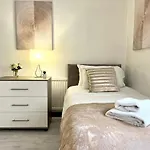 Duchess Apt 1 Serviced 3Br Apartment In Colchester Perfect For Contractors And Families