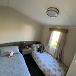 Luxury 2- Bed Caravan In Mersea Island Colchester