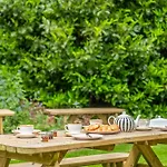 A Fairy-Tale Luxurious Cottage - The Tea Caddy