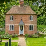 A Fairy-Tale Luxurious Cottage - The Tea Caddy