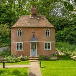 A Fairy-Tale Luxurious Cottage - The Tea Caddy