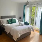 Luxury Rooms And An En-Suite Room With Free Wi-Fi Clarendon Way