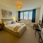 Pass The Keys Very Modern Home Away From Home