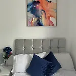 Luxury Rooms And An En-Suite Room With Free Wi-Fi Clarendon Way