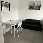 Elegant 3-Bedroom Apt With En Suite And Shared Amenities With Free Wi-Fi