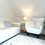 Rooftops - Quiet Cosy Pied-A-Terre In The Heart Of Colchester