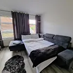 Modern And Spacious 3 Bedroom Family House With Workspace