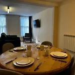 Entire Apartment Boutique King Size Bed Near Town Centre