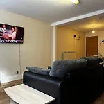Entire Apartment Boutique King Size Bed Near Town Centre