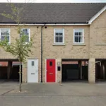 Two Bedroom Coach House - Free Allocated Parking For 2 Vehicles - Central Colchester