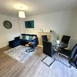 Hythe House - Perfect For Families And Contractors