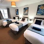 Hythe House - Perfect For Families And Contractors