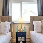 Colchester - 5 Bedrooms - Sleeps 10 - Long Term Stays - Business - Contractors - Families