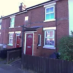 Stylish & Cosy Stay 2-Bed House Train Station Hospital Garden Fast Wifi
