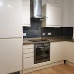 No 13 Colchester Town Flat With Kitchen & Parking