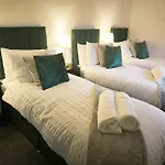 Colchester - 2 Bedroom - Sleeps 6 Guests - Long Term Stays - Business - Contractors - Families