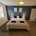 Catchpole Stays Abbey Field Apartment- A Lovely 2 Bed Apartment With Field Views Near Colchester Town Centre