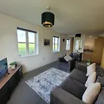Catchpole Stays Abbey Field Apartment- A Lovely 2 Bed Apartment With Field Views Near Colchester Town Centre