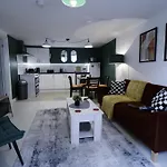 Entire Town Centre Apartment Free Parking Wifi