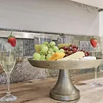 Colchester - 4 Bedroom - Sleeps 8 - Long Term Stays - Business - Contractors - Families