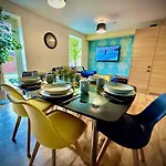 5 Bedroom House- Contractors, Crew, Group, Family