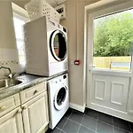 Housesleeps10-Garden-Parking-Family&Contractorsok