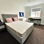 Housesleeps10-Garden-Parking-Family&Contractorsok