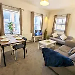2-Bed, Sleeps 5, 2 Bath, Parking, Wifi