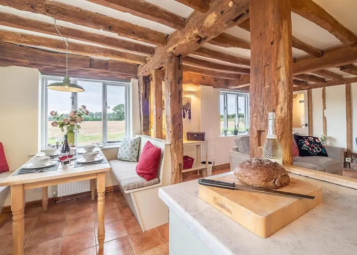 Stylish Rural Cottage With Views Over Fields And The River Stour - The Granary