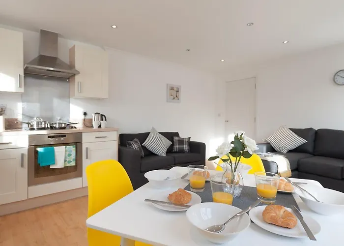 Treeview Apartment- A Lovely 2 Bed Apartment Near Colchester North Station By Catchpole Stays