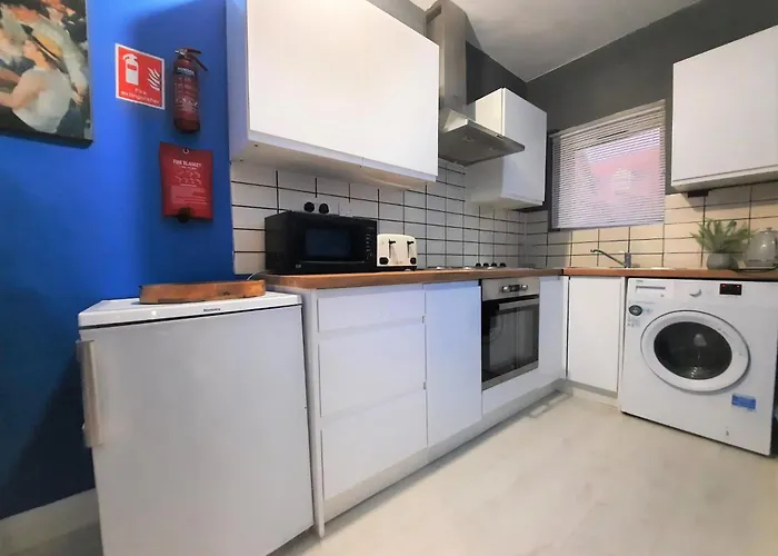 3-Bed House In Colchester With Parking And Wifi