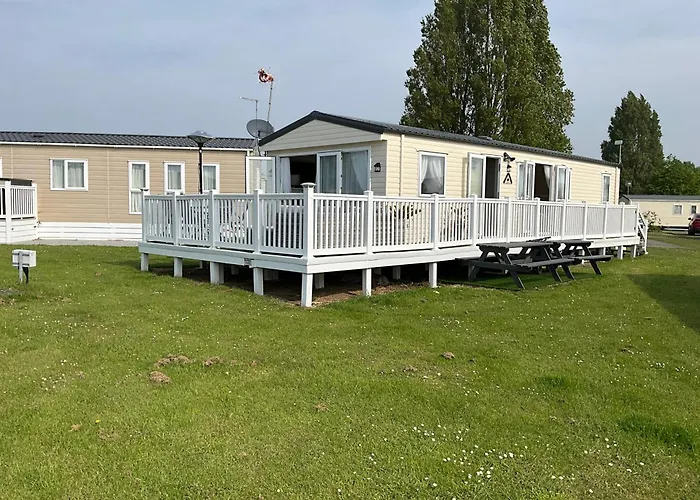 Luxury 2- Bed Caravan In Mersea Island Colchester