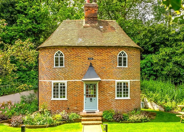 A Fairy-Tale Luxurious Cottage - The Tea Caddy
