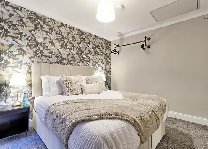 Colchester - 5 Bedrooms - Sleeps 10 - Long Term Stays - Business - Contractors - Families